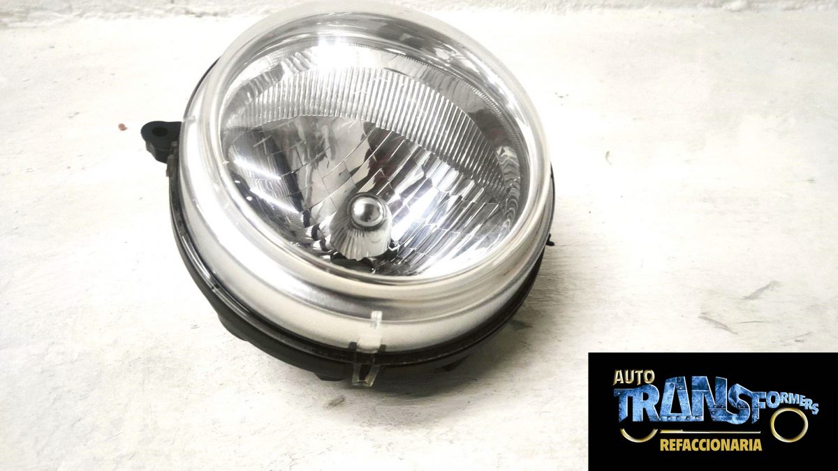 Faro Jeep Liberty 2002-2004 derecho usado original detalles, esta pieza le falta una base en la parte de atrás, se señala en un circulo color rojo, se vende como se muestra en las imágenes, la mica se encuentra bien muy leve rayón en la superficie central muy leve, es por eso su precio muy accesible, Autotransformers Refaccionaria, agradece su preferencia, ESTA PÍEZA ES ORIGINAL, USADA CON DETALLES, antes de comprar verifique si le funciona bajo estas condiciones de venta.