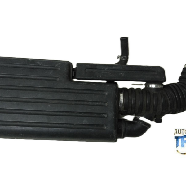 Resonador Ducto Aire Optra 2.0 2006 -2010 uso detalles esta pieza le falta el sello esta roto la base para colocarlo esta en una fotografía en color rojo, AUTOTRANSFORMERS REFACCIONARIA agradece su preferencia, esta pieza es usada , se vende como se muestra en las fotografías, recordamos es de uso, con detalle en el sello.