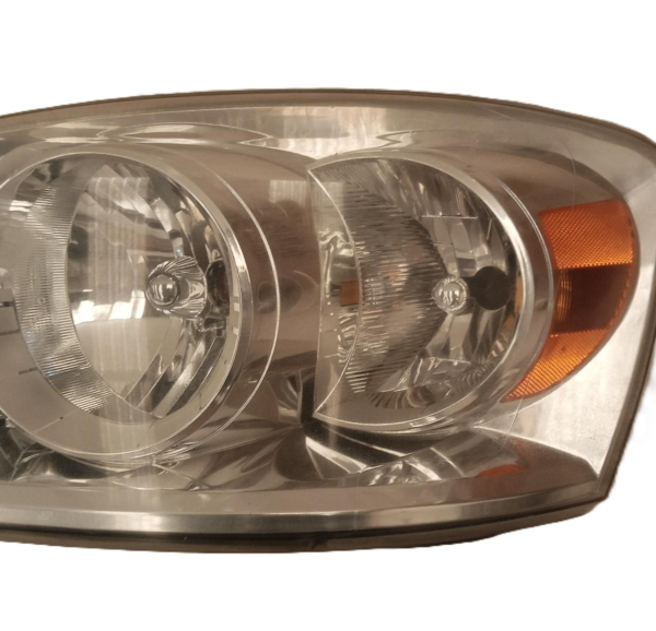 Faro Izquierdo original Dodge Ram 2500 ,2003-2008 detalle en la mica por dentro como se indica en una de las fotografías tiene marcas de gotas de agua (muy leves ) por dentro y le falta un pedazo en una esquina se señala en color rojo ( casi no se nota) esta pieza es usada se vende sin arnés, su precio es muy accesible , tiene envió gratis, AUTOTRANSFORMERS REFACCIONARIA agradece su preferencia, repetimos pieza usada con detalles, es original lista para instalarse.
