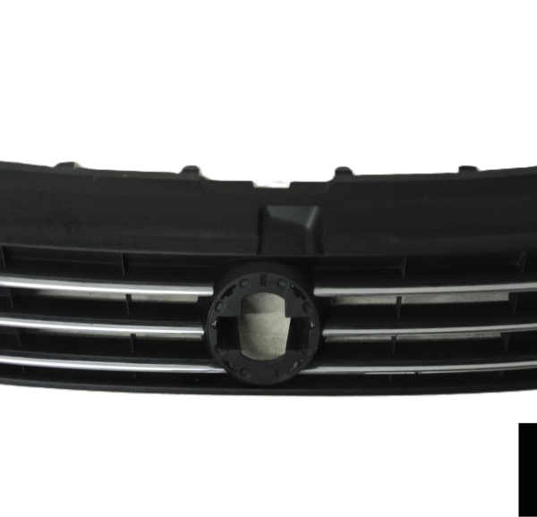 Parrilla para Vw Vento 2016 -2020 usada detalle cromada, esta pieza se encuentra en buenas condiciones en sus cromo, sus bases no están reparadas , esta lista para instalarse, su precio es muy accesible, AUTOTRANSFORMERS REFACCIONARIA agradece su preferencia, tiene un detalle atrás en color rojo, no impide sus instalación , es usada, con detalle , su precio es muy accesible.