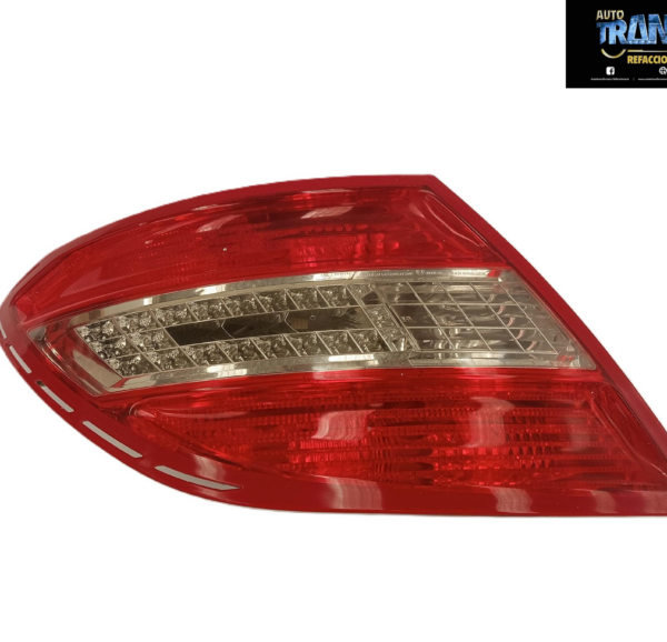 Calavera Izquierda Mercedes-Benz C350 2008-2011 uso original., esta pieza se encuentra en buenas condiciones, se vende sin arnés, su precio es muy accesible, es de lado izquierdo, sus bases estan completas sin reparar, se vende como se muestra en las fotografías, AUTOTRANSFORMERS REFACCIONARIA agradece su preferencia, es una pieza usada y original.