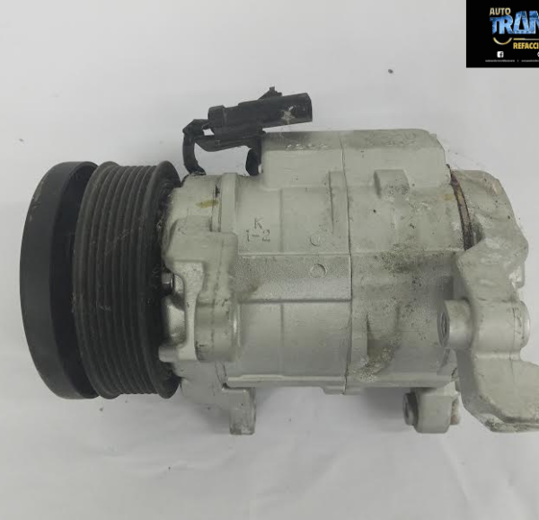 Compresor de Aire Acondicionado para camioneta Dodge Durango modelos 2008-2012 de uso, motor V8, 5.7 Hemi, , hecho en Japón, tiene una base rota como se muestra en las fotografías, esta pieza es usada, tiene su conector lista para instalarse, AUTOTRANSFORMERS REFACCIONARIA agradece su preferencia.